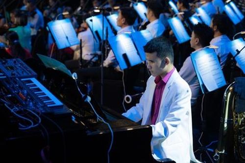 Nghệ sĩ khiếm thị 17 tuổi quê Hải Phòng gây ấn tượng trong chương trình 'Hòa nhạc sân trường'