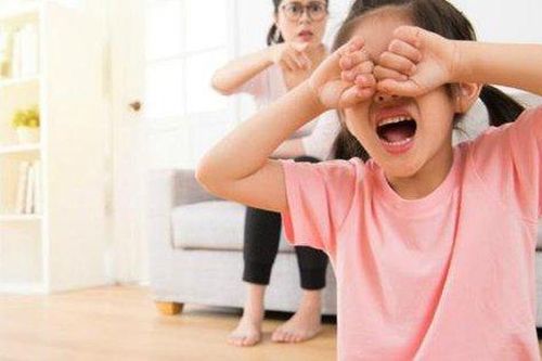 Những hành động vô tình của cha mẹ khiến con tổn thương và khó dạy con tính kỷ luật