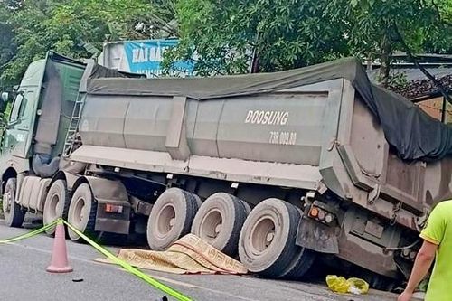 Va chạm với xe tải, nam sinh lớp 10 tử vong trên đường đi học về