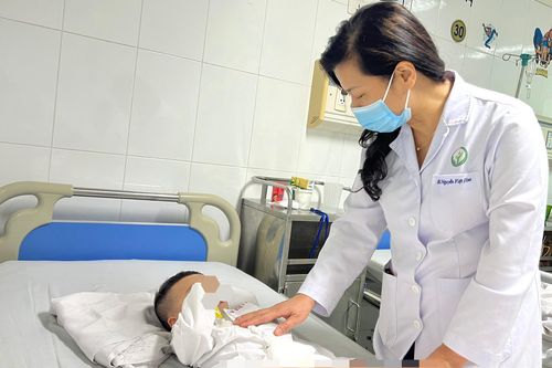 Bé trai bị nhầm lẫn giới tính