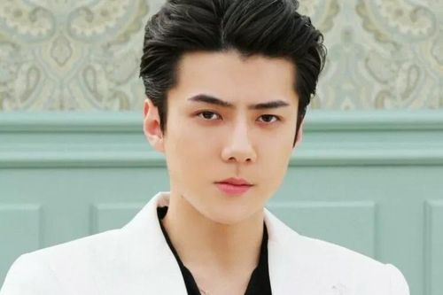 Sehun (EXO) đáp trả tin bạn gái có thai