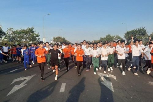 Vĩnh Long: Hơn 1.500 người chạy Olympic vì sức khỏe toàn dân