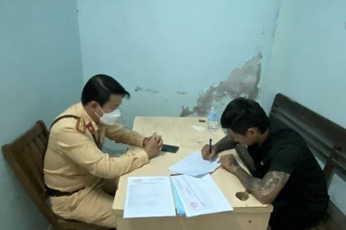 Sử dụng ma túy khi điều khiển xe ô tô, một đối tượng bị tạm giữ để điều tra