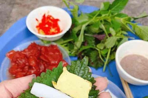Đến Hà Nội, đừng quên thưởng thức món ăn đường phố - sứa đỏ cuốn