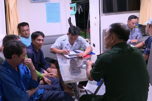 Bắt quả tang 4 tàu cá vi phạm quy định về khai thác hải sản