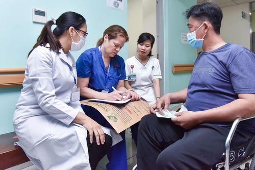 Phẫu thuật khớp háng miễn phí cho bệnh nhân nghèo