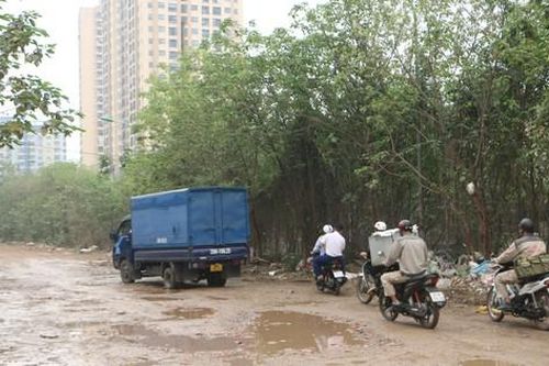 Đường nội đô 'đau khổ' chằng chịt ổ gà quá lâu năm