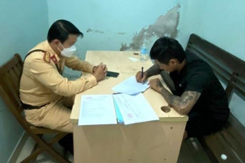 Tài xế ô tô dương tính với ma túy, phớt lờ hiệu lệnh của Cảnh sát giao thông