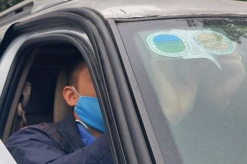 Loạt vụ dùng tem đăng kiểm giả, 'phù phép' cho xe cũ nát?