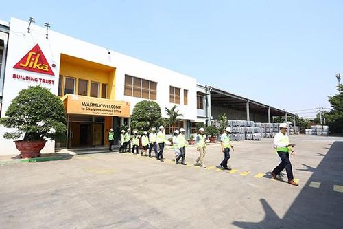 Đoàn Đại sứ quán Thụy Sĩ thăm nhà máy Sika Việt Nam