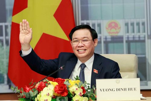 Chủ tịch Quốc hội Vương Đình Huệ điện đàm với tân Chủ tịch Quốc hội Trung Quốc