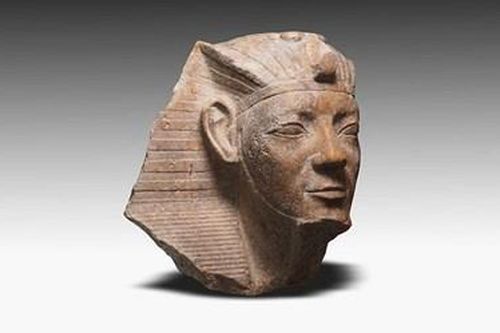 Ai Cập phát hiện tượng Pharaoh quyền lực nhất