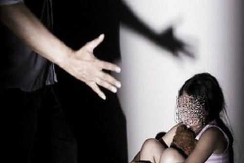Khởi tố đối tượng dâm ô nữ sinh lớp 5
