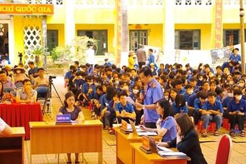 Chi đoàn VKSND tỉnh Điện Biên phối hợp tổ chức phiên tòa giả định và tuyên truyền pháp luật