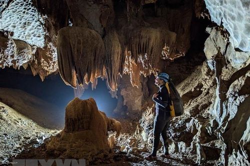 Phát hiện hơn 3km hang động tuyệt đẹp, còn nguyên sơ ở Quảng Bình