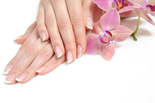 Mẹo giữ móng tay, chân khỏe mạnh