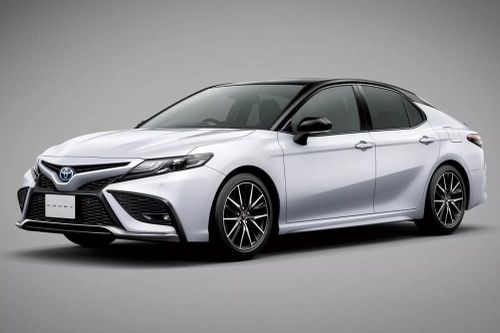 Toyota Camry áp đảo phân khúc, doanh số Honda Accord chạm đáy