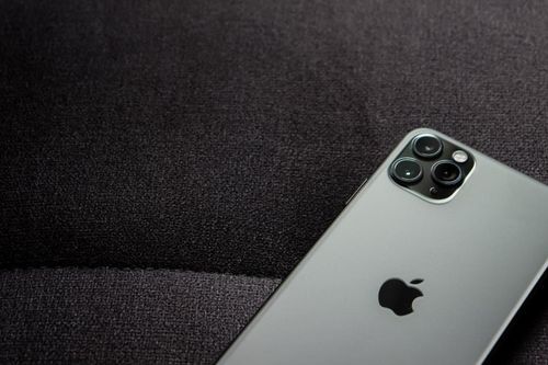 Apple thống trị mảng điện thoại cao cấp