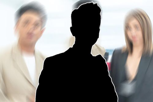 Một sao nam nổi tiếng bị 'ném đá' dữ dội khi có hành vi quấy rối bạn diễn