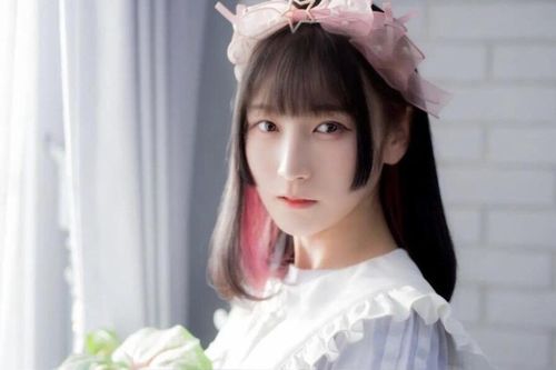 Một nữ ca sĩ nổi tiếng đột ngột qua đời ở tuổi 27
