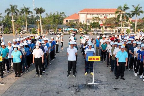 1.400 cán bộ, công chức, viên chức huyện Phú Tân tham gia 'Ngày Chạy Olympic vì sức khỏe toàn dân'