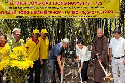 Khởi công 2 cây cầu bê-tông tại Bến Tre và trao quà đến đồng bào dân tộc tỉnh Yên Bái