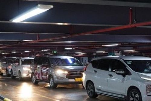 Kiến nghị giảm mức thu phí taxi theo lượt tại sân bay Tân Sơn Nhất