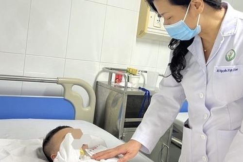 Bé trai bị nhầm thành gái khi 'vùng kín' có những bất thường