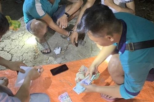 Lái ô tô chở con bạc lên biên giới sát phạt nhau