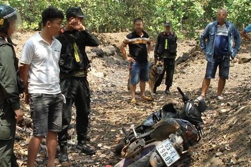 Truy bắt 2 tên trộm có nhiều 'đồ chơi' đi gây án