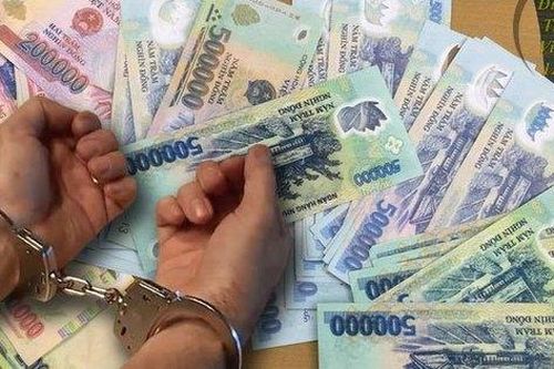 Nổ quen biết nhiều lãnh đạo có thể xin việc, nữ giáo viên lừa đảo tiền của nhiều người