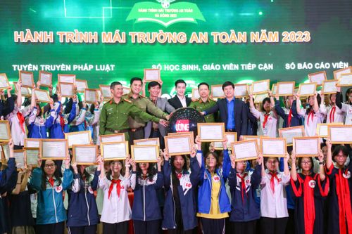 Hành trình đột phá 'Mái trường an toàn': 'May mắn khi con được các chú Công an cảnh tỉnh kịp thời'
