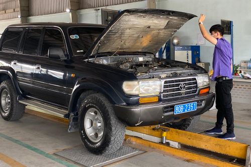 Tài xế ở TP.HCM mong quân đội sớm hỗ trợ đăng kiểm