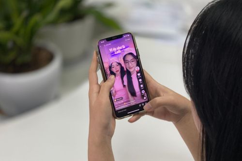 Loạn 'thầy' dạy giới tính, tiếng Anh, giảm cân ở TikTok