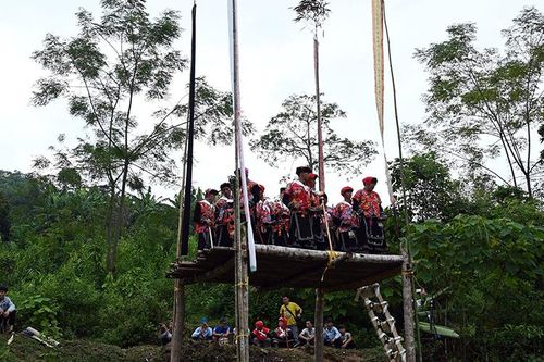Tiếp cận tự do tín ngưỡng trong công tác dân tộc