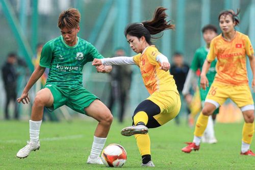 Đội tuyển nữ đá giao hữu cùng U15 nam Phù Đổng