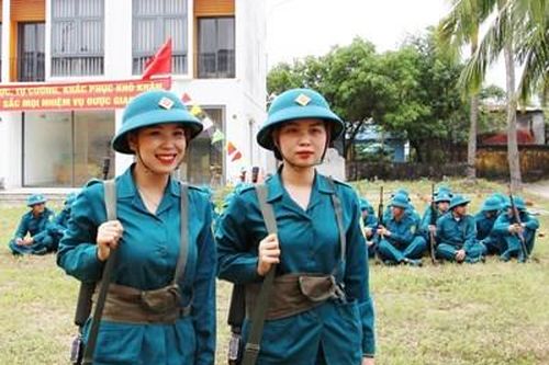Nữ chiến sĩ 'sao vuông' trên thao trường