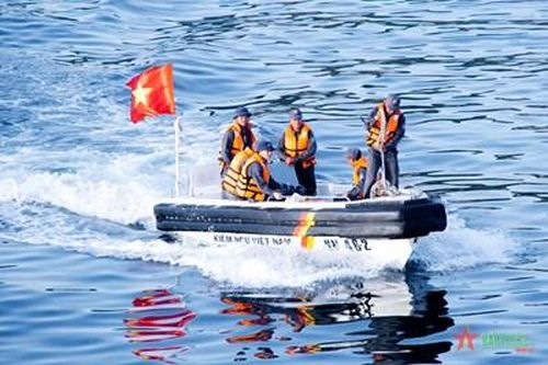 Chi đội Kiểm ngư số 4 sát cánh cùng ngư dân vươn khơi, bám biển