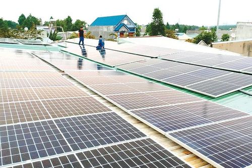 Sớm gỡ khó cho dự án điện mặt trời mái nhà