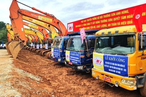 Bộ đội Trường Sơn 'đột kích' thi đua khắp các công trình trọng điểm