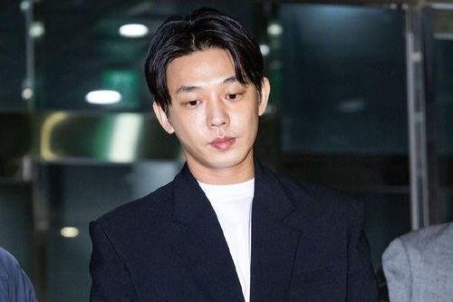 Yoo Ah In cúi đầu xin lỗi sau bê bối