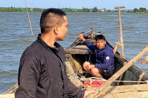Bắt tạm giam 'cát tặc' chống người thi hành công vụ