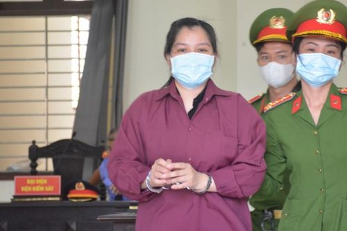 Đi đòi nợ thuê, người đàn ông bị cô gái đâm tử vong