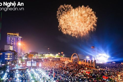 Lễ hội du lịch Cửa Lò chính thức khai mạc vào lúc 20h ngày 14/4