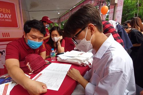 Tuyển sinh đại học: Thí sinh có nên chọn ngành mới, ngành hot?