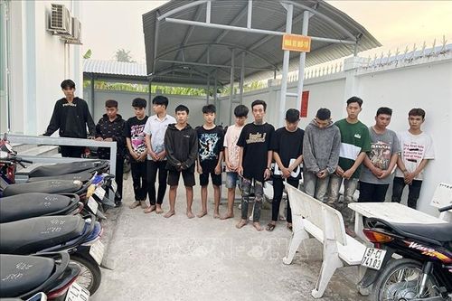 Kịp thời ngăn chặn vụ hàng chục thanh, thiếu niên mang hung khí đi giải quyết mâu thuẫn