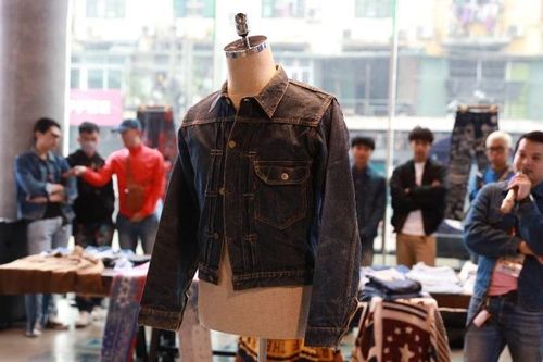 Triển lãm thời trang: Áo denim có tuổi đời hơn 80 năm, giá trị lên tới hàng trăm triệu đồng