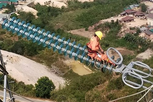 Kiểm tra, bảo dưỡng đường dây 500 kV Ea Nam – Di Linh, đảm bảo cung cấp điện dịp nghỉ lễ