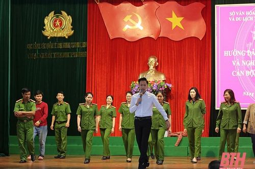 Tập huấn hướng dẫn hoạt động TDTT và nghiệp vụ văn hóa, văn nghệ cho cán bộ, chiến sĩ cảnh sát Trại giam Thanh Phong