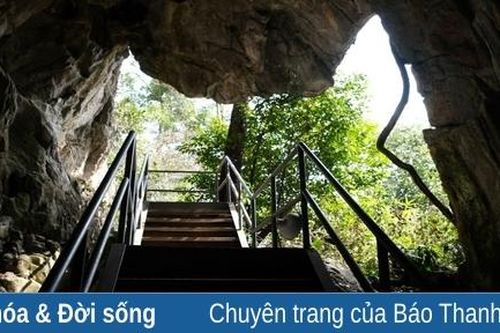 Độc đáo hang Con Moong
